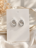 Aretes Plateados de Diseño Entrelazado