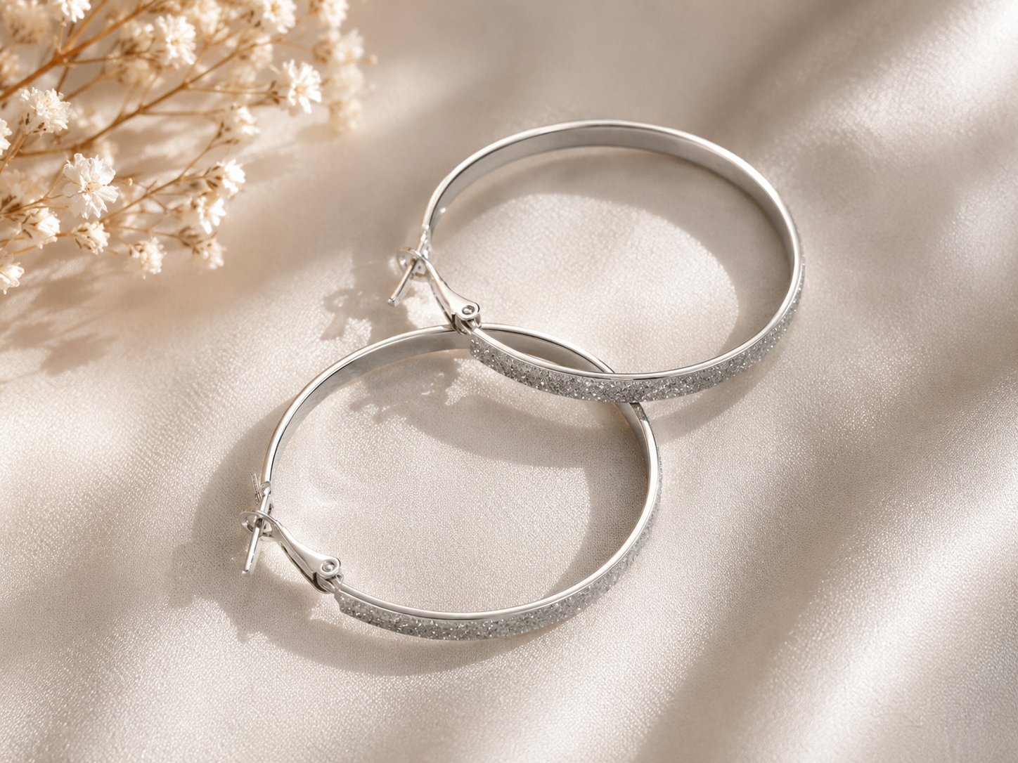 Aretes de Aro Plateados con Brillo