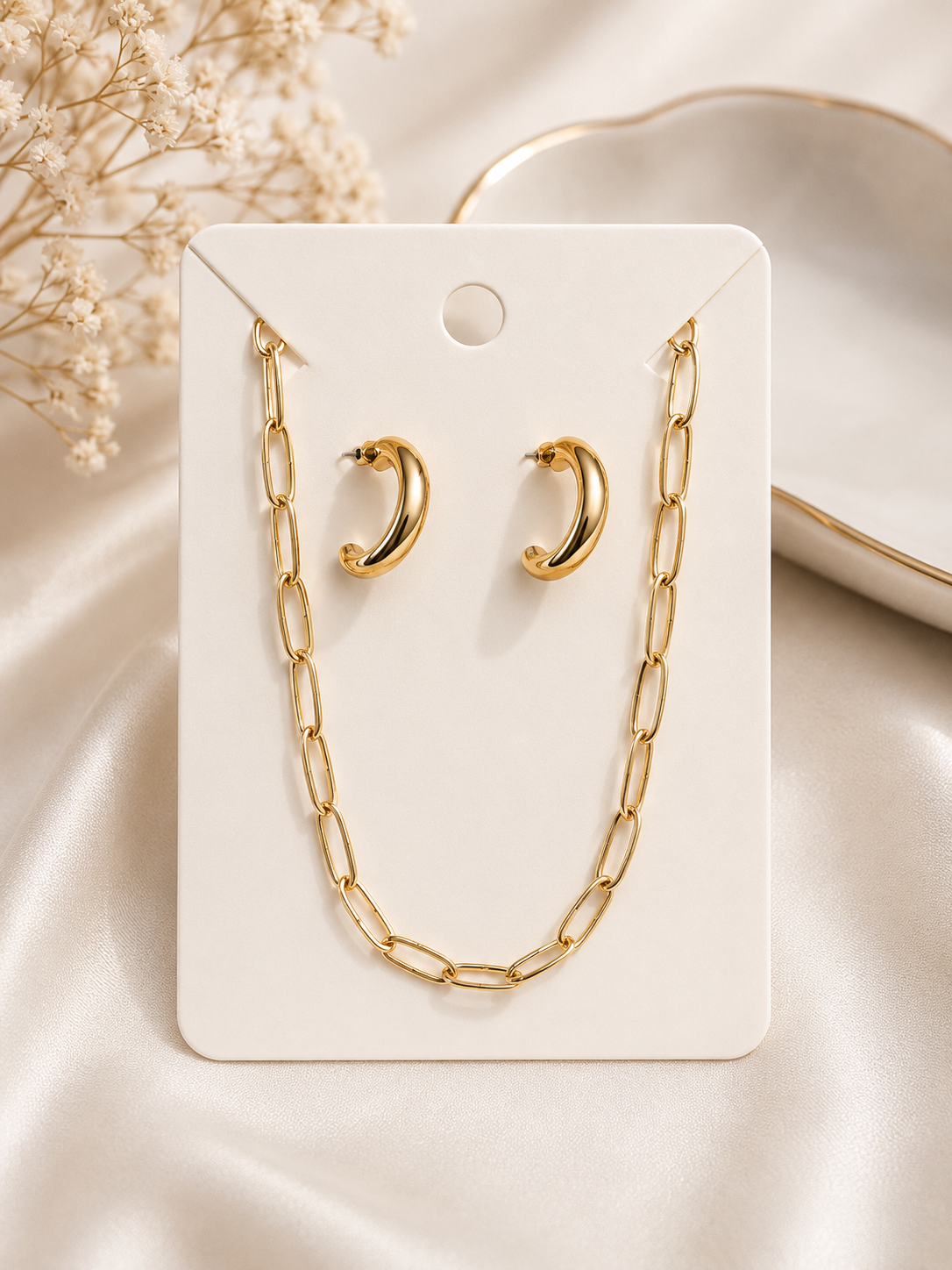 Set de Aretes y Collar Dorado de Eslabones